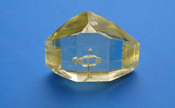 砷酸钛氧钾(KTiOAsO4, KTA)晶体