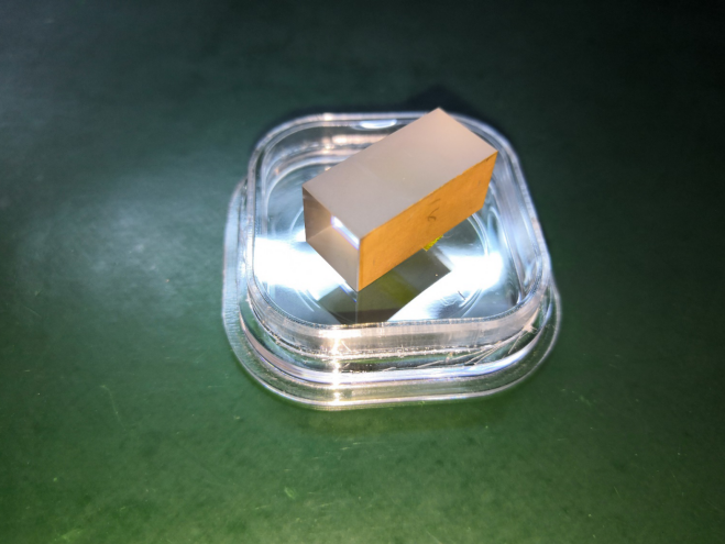 掺氧化镁铌酸锂（MgO:LN）晶体