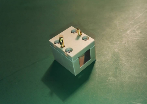 掺氧化镁铌酸锂(MgO:LN)电光Q开关 掺氧化镁铌酸锂(MgO:LN)电光Q开关